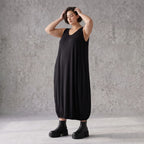 Ärmelloses Ballonkleid aus weichem Jersey mit V-Ausschnitt und elastischem Gummisaum