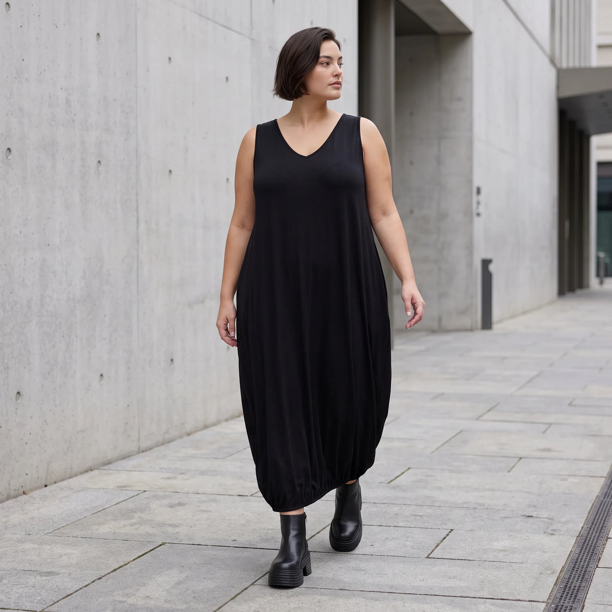 Ärmelloses Ballonkleid aus weichem Jersey mit V-Ausschnitt und elastischem Gummisaum
