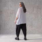 Chiffonbluse in Schwarz/Weiß mit Hemdkragen und gerundetem Saum luftig elegant sommerlich