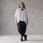 Chiffonbluse in Schwarz/Weiß mit Hemdkragen und gerundetem Saum luftig elegant sommerlich