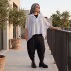 Chiffonbluse in Schwarz/Weiß mit Hemdkragen und gerundetem Saum luftig elegant sommerlich
