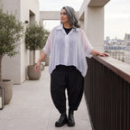 Chiffonbluse in Schwarz/Weiß mit Hemdkragen und gerundetem Saum luftig elegant sommerlich