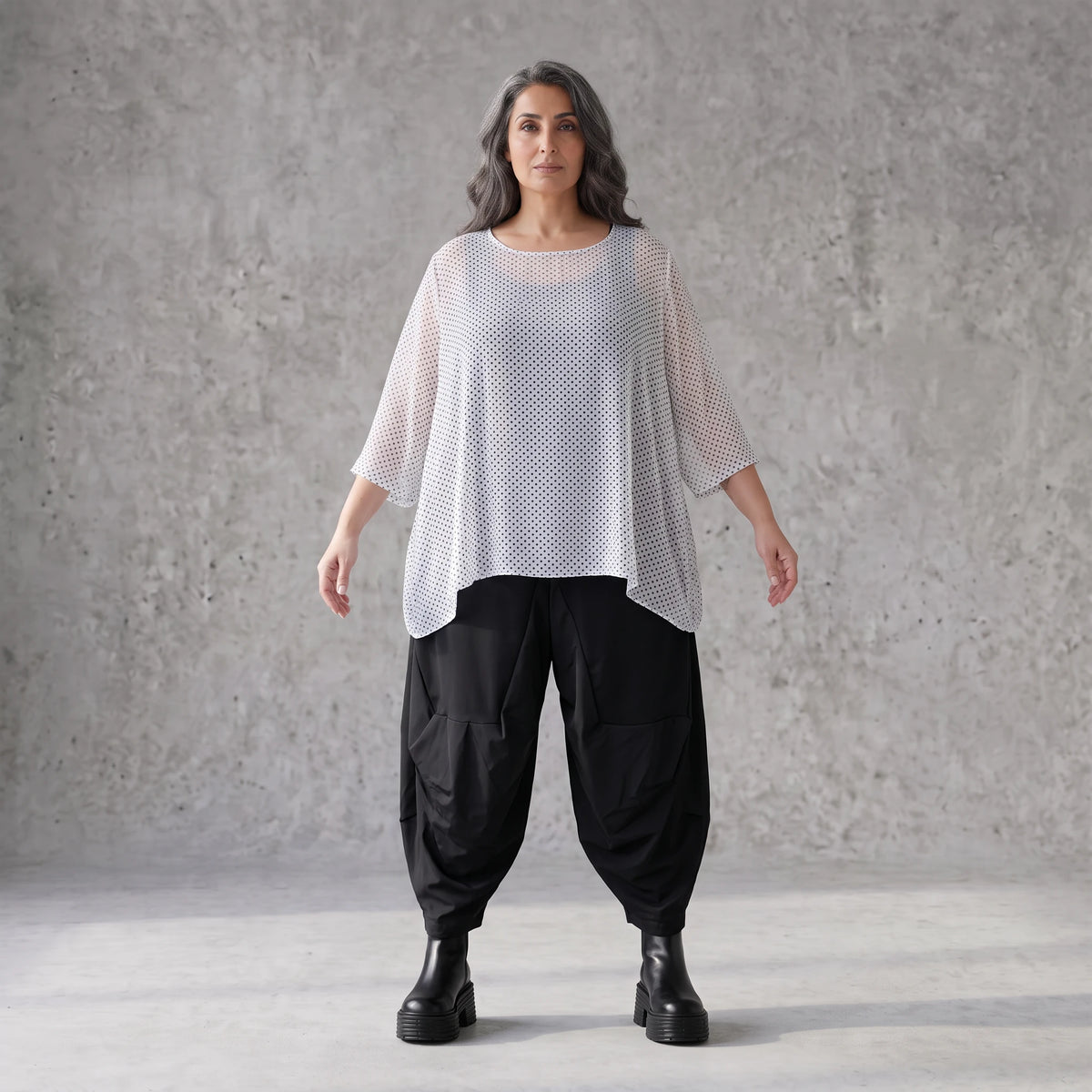 Leichtes Chiffonshirt in Weiss mit Rundhalsausschnitt 3/4-Arm und transparenter A-Linie