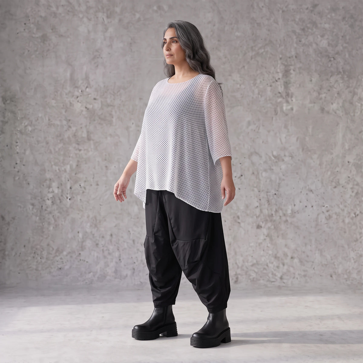 Leichtes Chiffonshirt in Weiss mit Rundhalsausschnitt 3/4-Arm und transparenter A-Linie