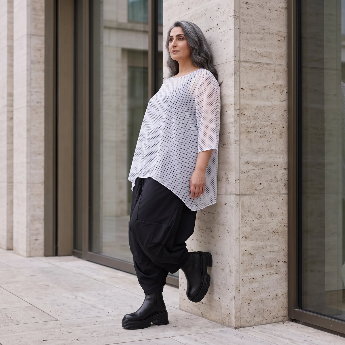 Leichtes Chiffonshirt in Weiss mit Rundhalsausschnitt 3/4-Arm und transparenter A-Linie