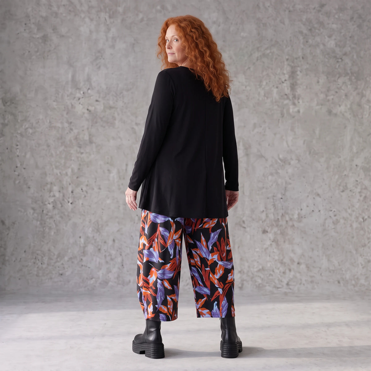 Schwarze Ballonhose aus Romanitjersey mit weitem Bein und Elasthan für lässigen Komfort