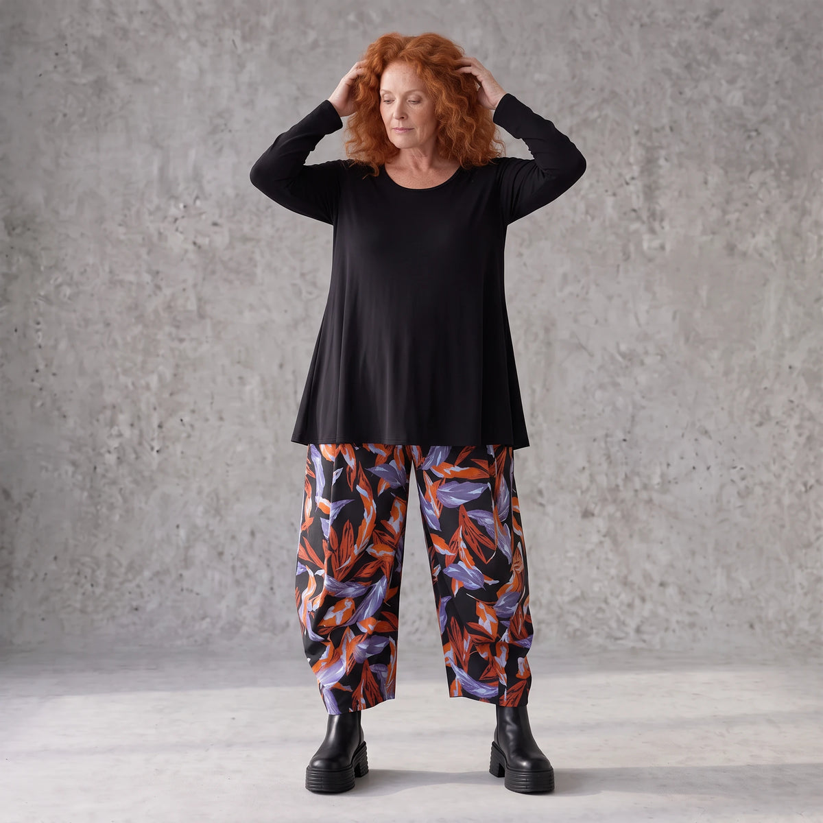 Schwarze Ballonhose aus Romanitjersey mit weitem Bein und Elasthan für lässigen Komfort