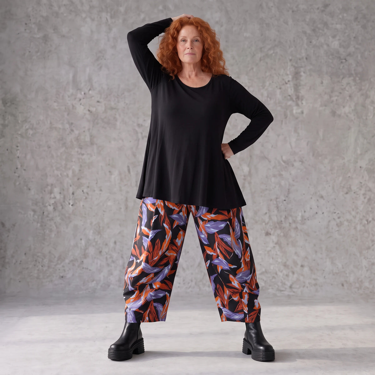 Schwarze Ballonhose aus Romanitjersey mit weitem Bein und Elasthan für lässigen Komfort