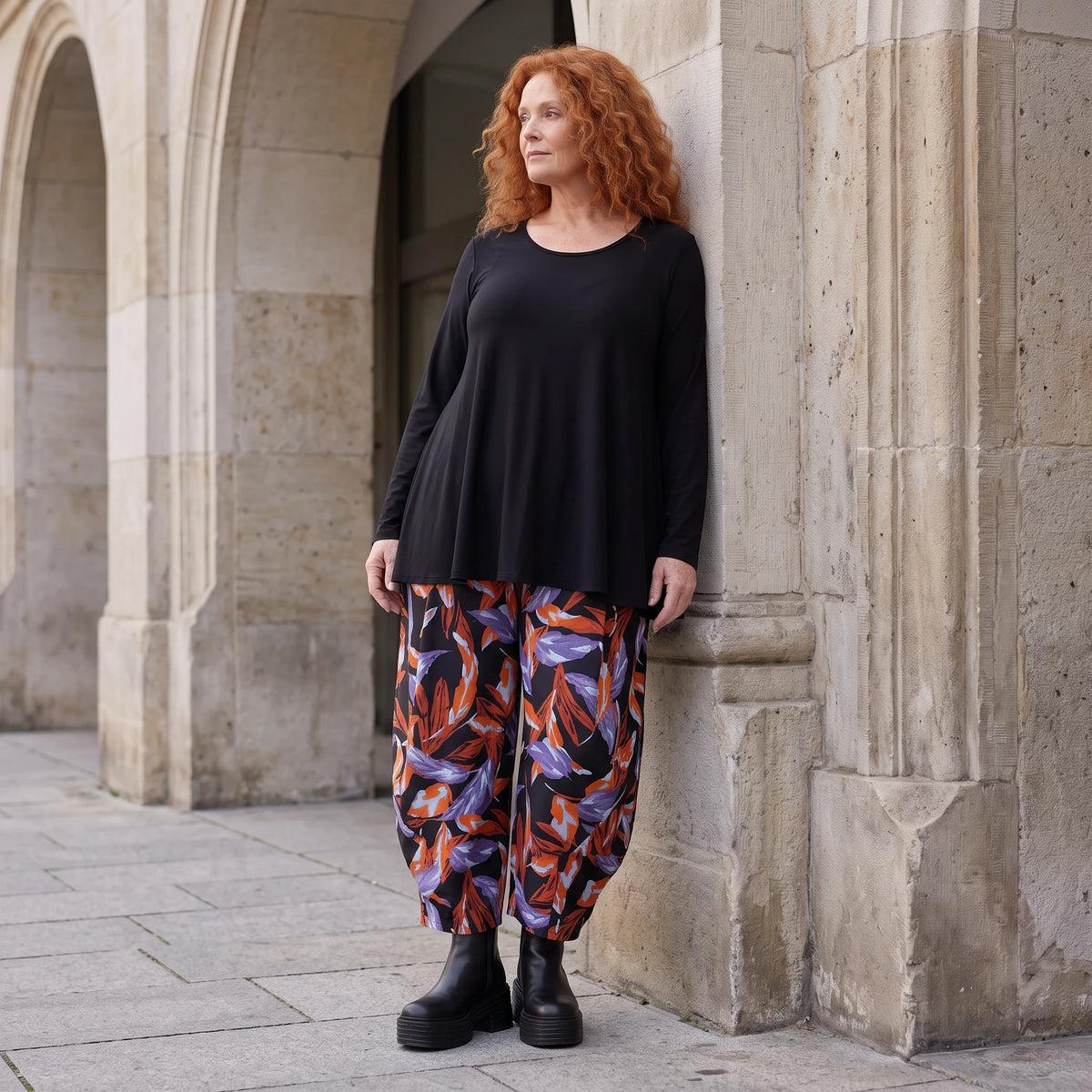 Schwarze Ballonhose aus Romanitjersey mit weitem Bein und Elasthan für lässigen Komfort