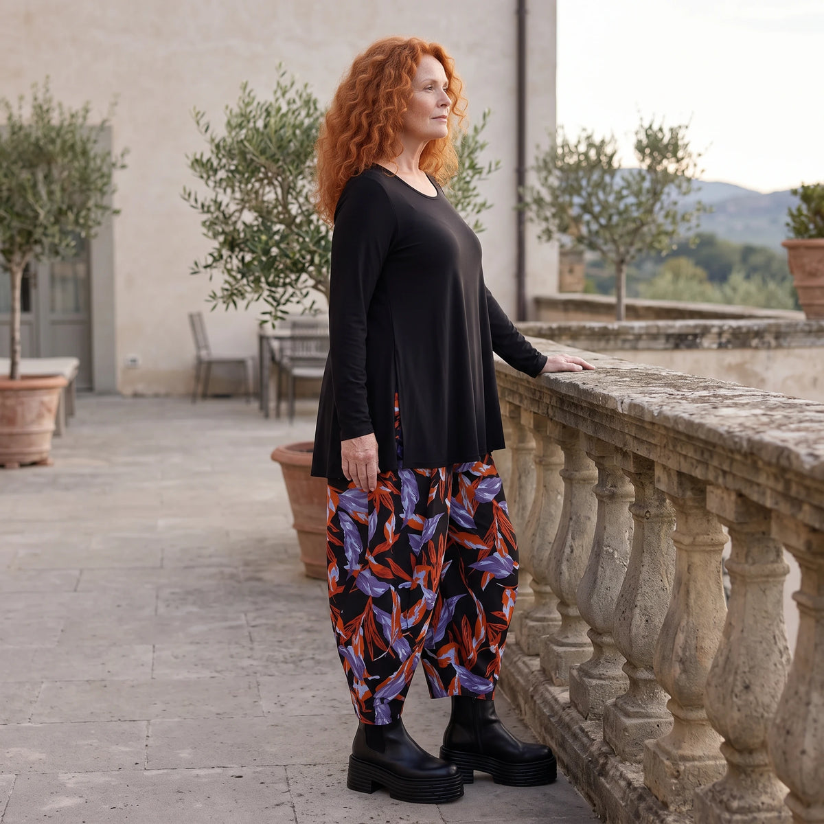 Schwarze Ballonhose aus Romanitjersey mit weitem Bein und Elasthan für lässigen Komfort