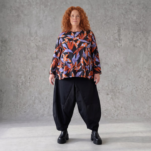 Langarmshirt aus Romanit Jersey in Schwarz/Orange mit Glockenschnitt pflegeleicht weich