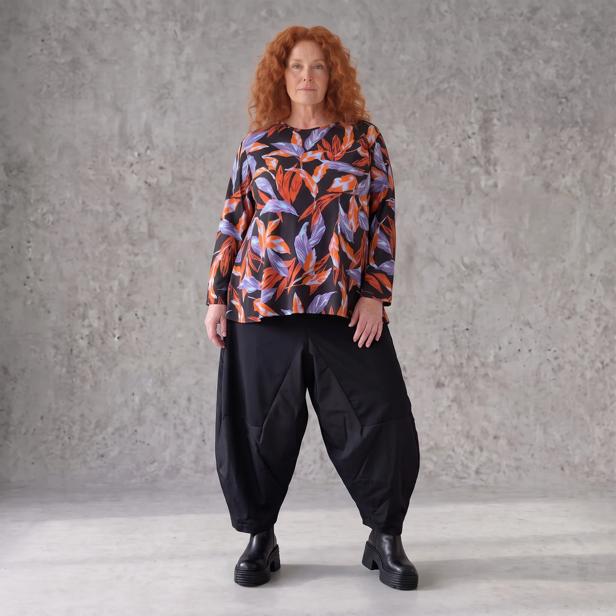Langarmshirt aus Romanit Jersey in Schwarz/Orange mit Glockenschnitt pflegeleicht weich