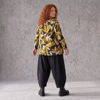 Langarmshirt in Schwarz/Gelb aus Romanit Jersey mit Rundhalsausschnitt in Glockenform