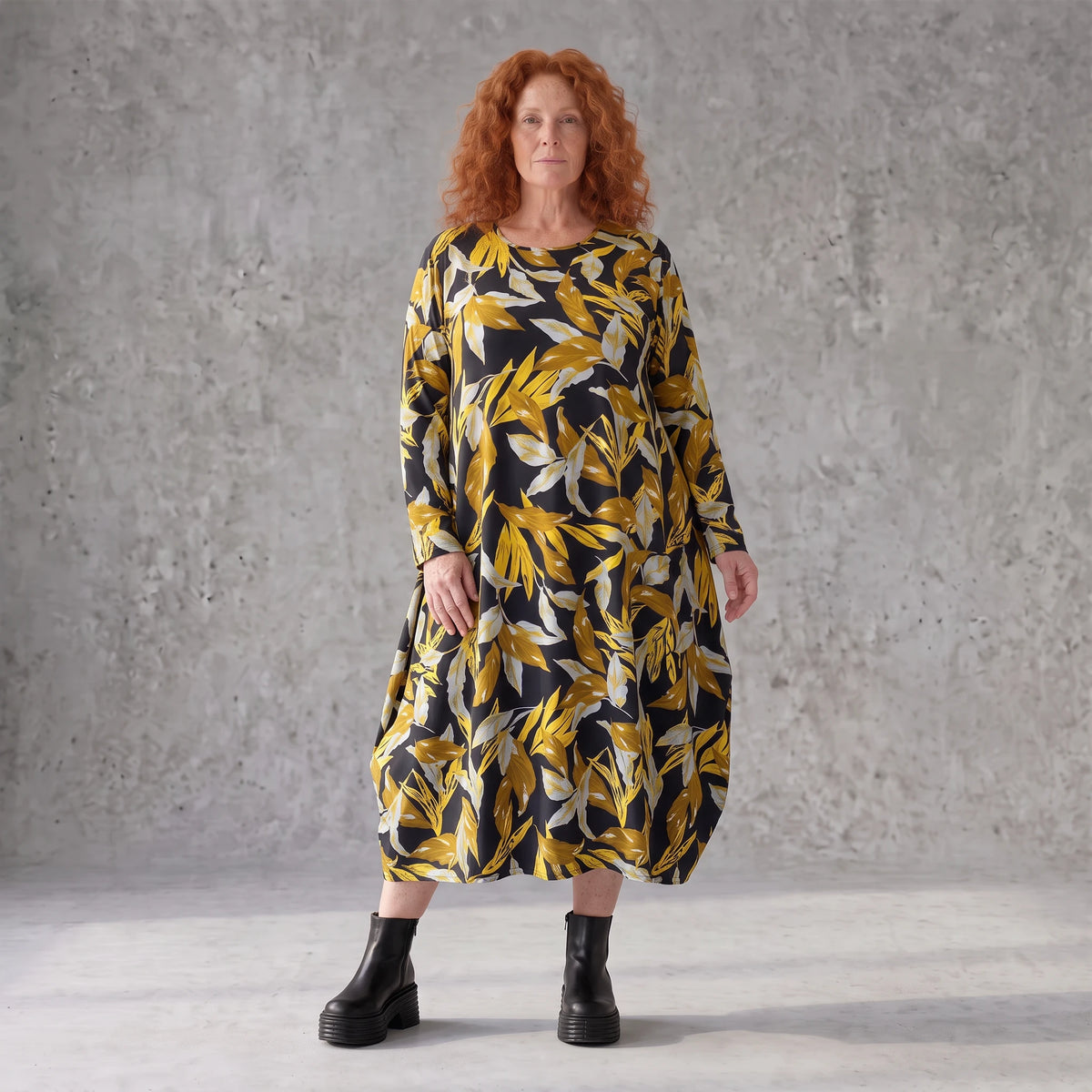 Ballonkleid aus Schwarz/Gelb Romanitjersey mit Langarm und weichem Rundhalsausschnitt