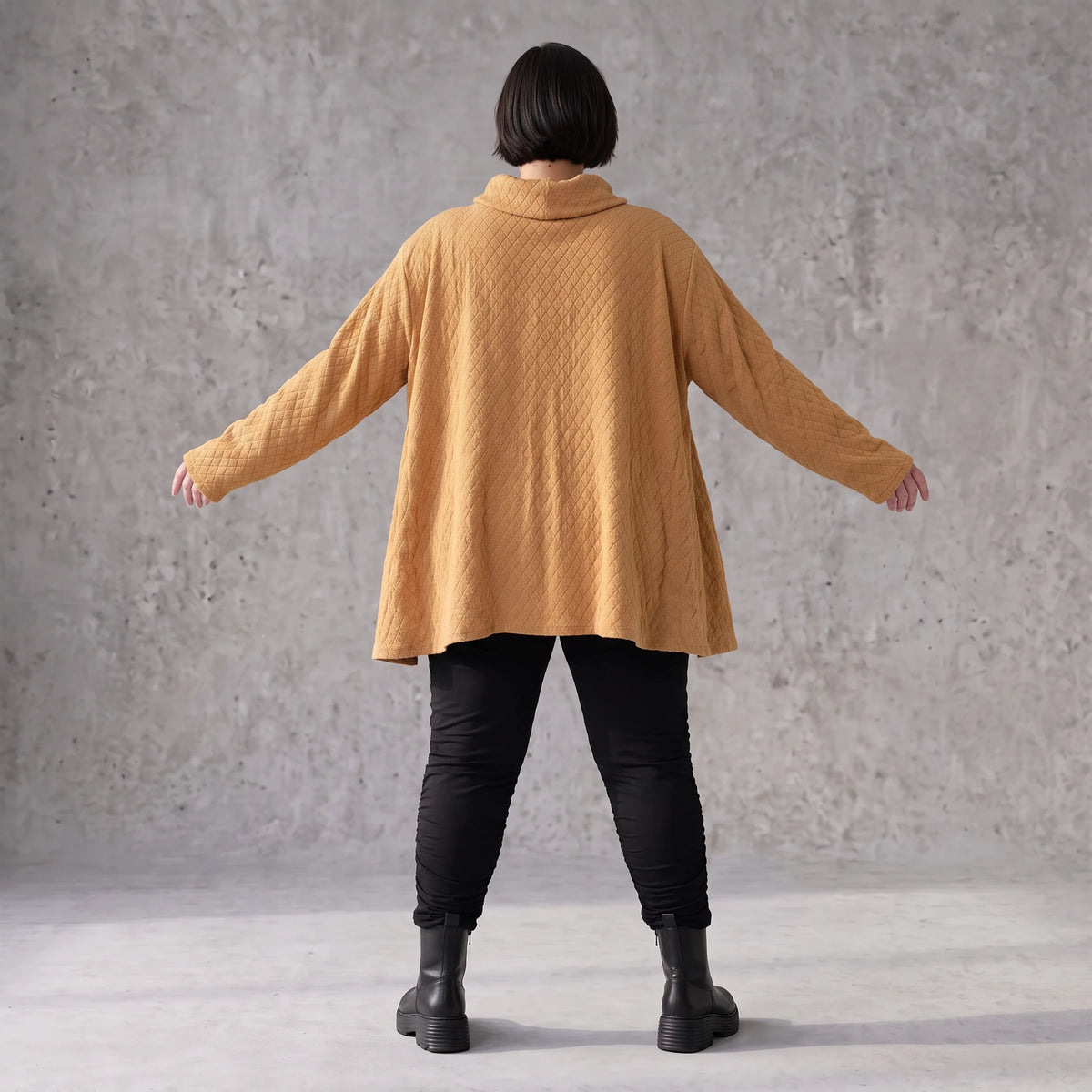 Kuscheliges Plüschshirt in Camel mit Rollkragen und schmeichelnder A-Linie Basic Look
