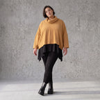 Plüschshirt mit Rollkragen in Creme weich warm mit kastiger Passform für den Winteralltag