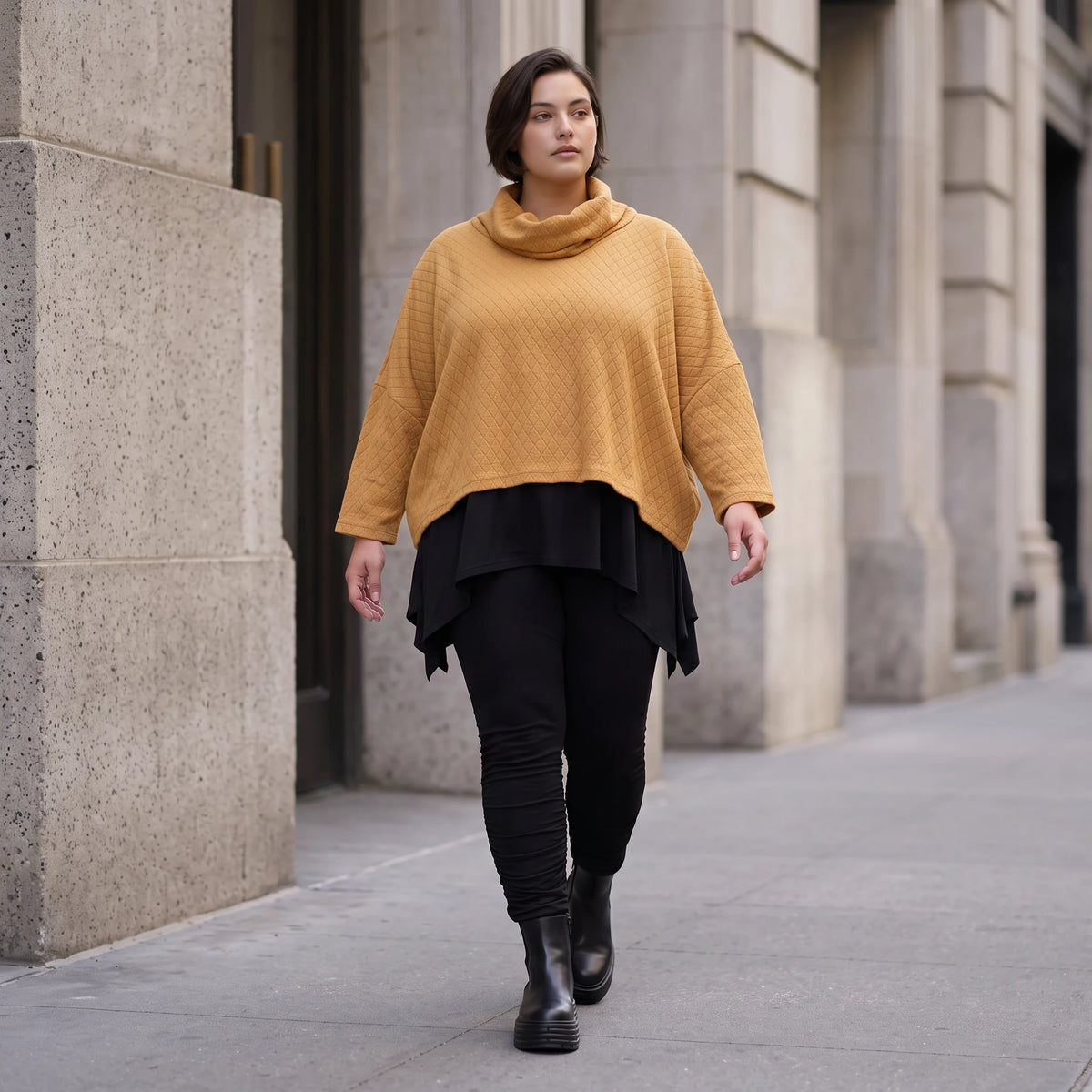 Plüschshirt mit Rollkragen in Creme weich warm mit kastiger Passform für den Winteralltag