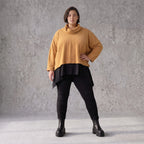 Plüschshirt mit Rollkragen in Creme weich warm mit kastiger Passform für den Winteralltag