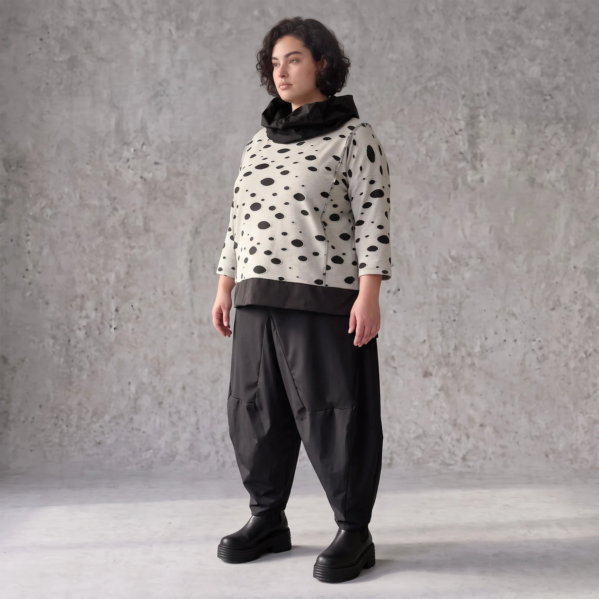 Grau/Schwarzes Feinstrickshirt mit Rollkragen mit geradem Schnitt aus Stretchqualität