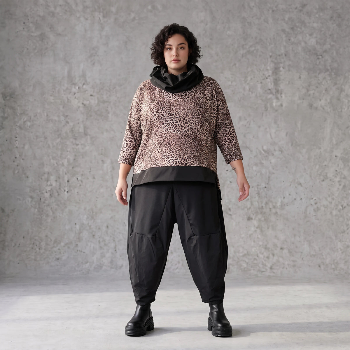Feinstrick Rollkragenpullover in Beige/Schwarz mit geradem Schnitt kuschelig weich warm