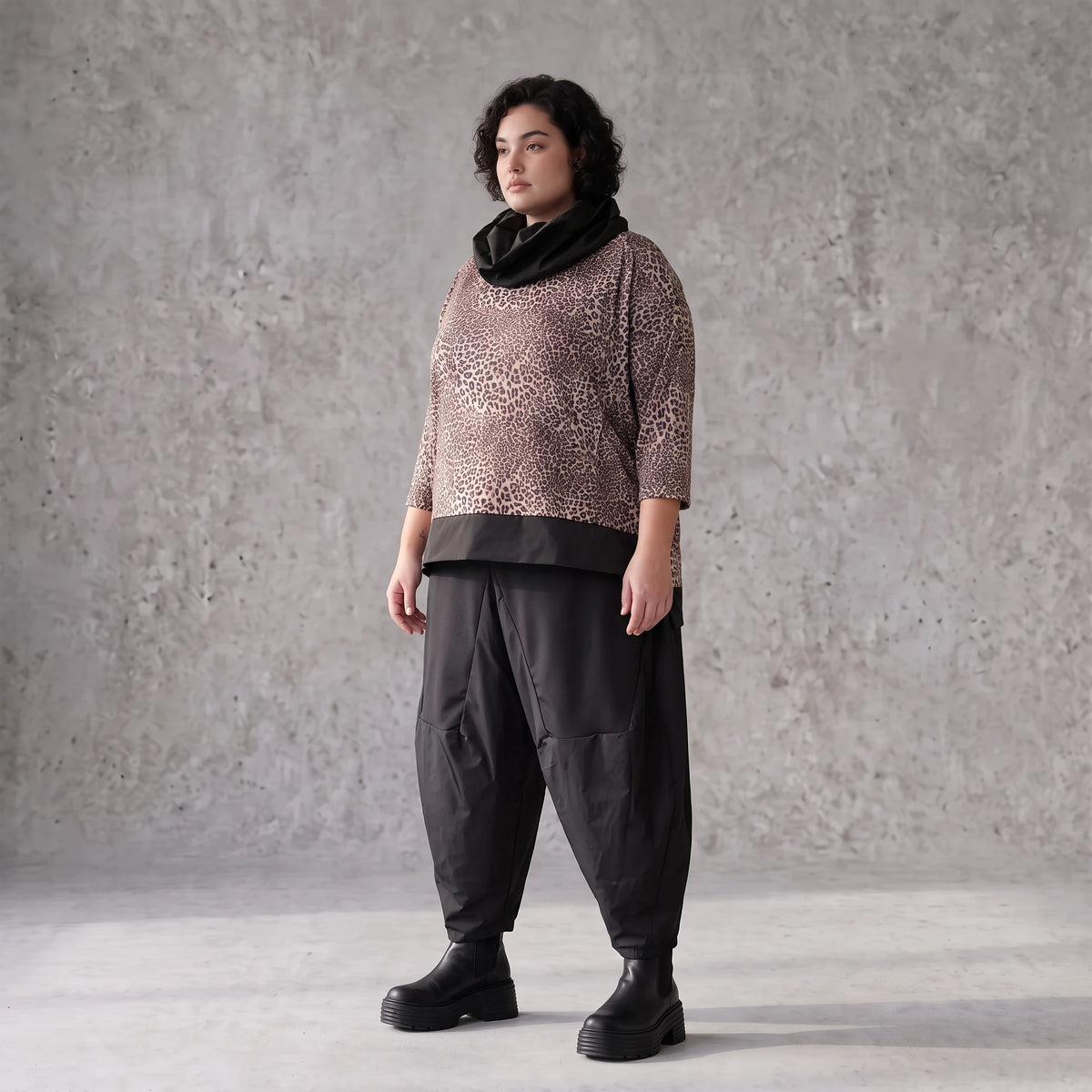 Feinstrick Rollkragenpullover in Beige/Schwarz mit geradem Schnitt kuschelig weich warm