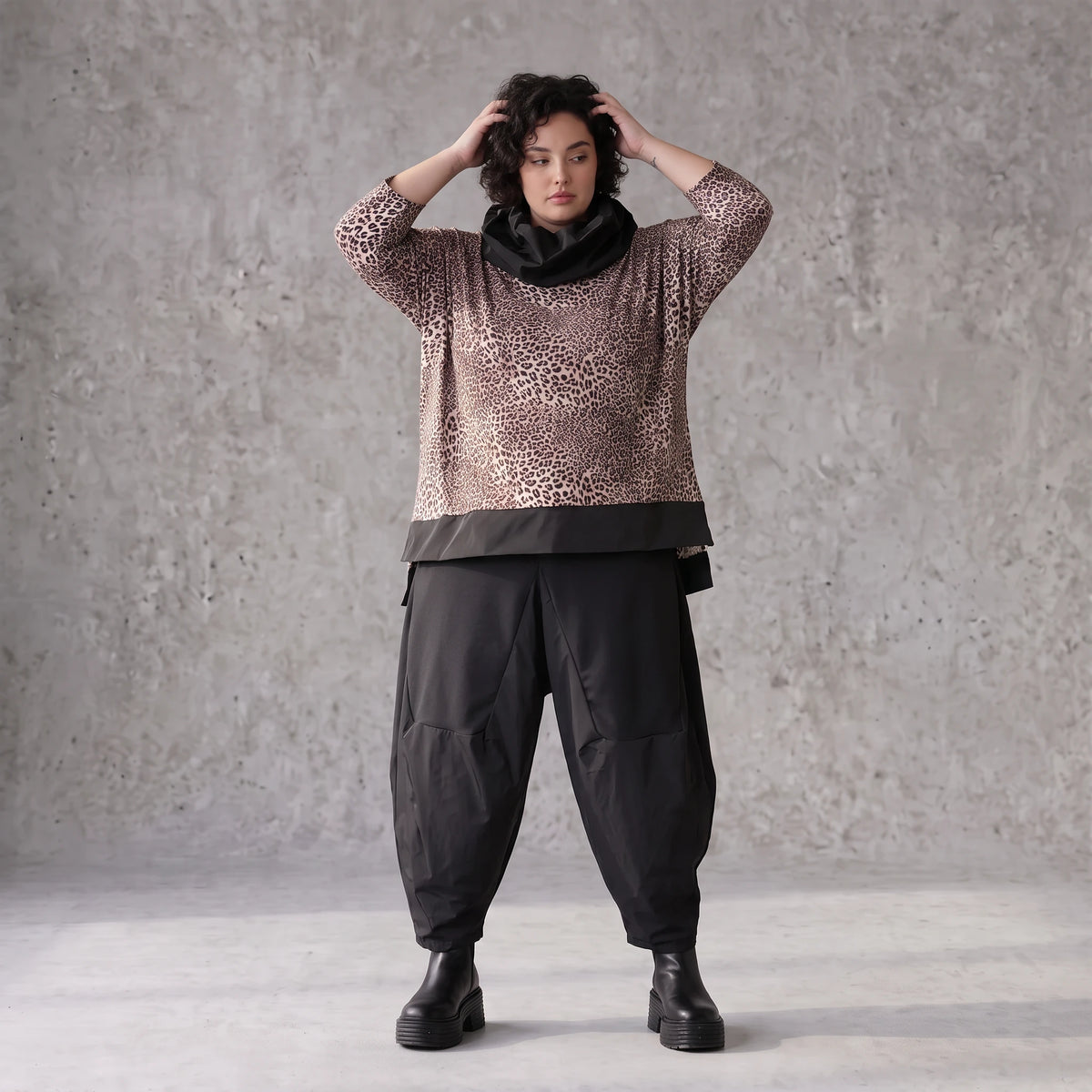 Feinstrick Rollkragenpullover in Beige/Schwarz mit geradem Schnitt kuschelig weich warm
