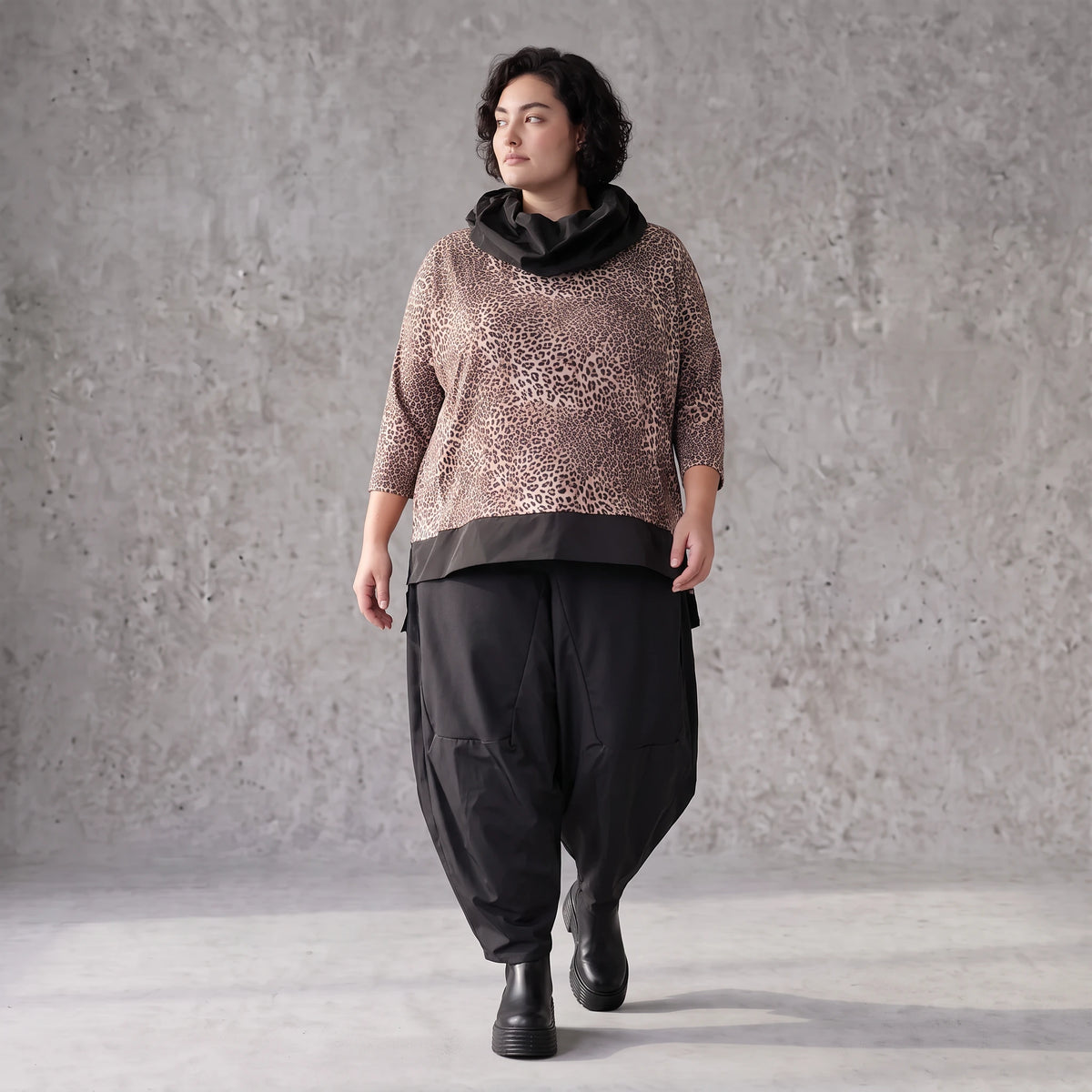 Feinstrick Rollkragenpullover in Beige/Schwarz mit geradem Schnitt kuschelig weich warm