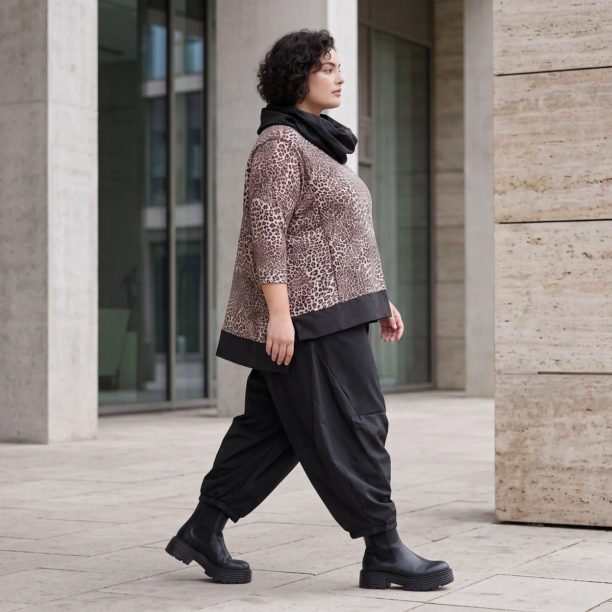 Feinstrick Rollkragenpullover in Beige/Schwarz mit geradem Schnitt kuschelig weich warm