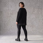 Weicher Strickpullover in Strickoptik aus Baumwolle mit Vokuhila-Schnitt und Schlitzen