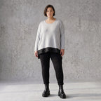 Weicher Strickpullover mit Rundhals aus Baumwolle und Memorytaft mit Seitenschlitzen