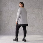 Weicher Strickpullover mit Rundhals aus Baumwolle und Memorytaft mit Seitenschlitzen
