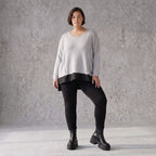 Weicher Strickpullover mit Rundhals aus Baumwolle und Memorytaft mit Seitenschlitzen
