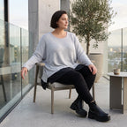 Weicher Strickpullover mit Rundhals aus Baumwolle und Memorytaft mit Seitenschlitzen