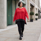 Warmer Strickpullover aus Strick und Memorytaft mit Vokuhilasaum und Seitenschlitzen