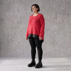 Warmer Strickpullover aus Strick und Memorytaft mit Vokuhilasaum und Seitenschlitzen