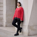 Warmer Strickpullover aus Strick und Memorytaft mit Vokuhilasaum und Seitenschlitzen