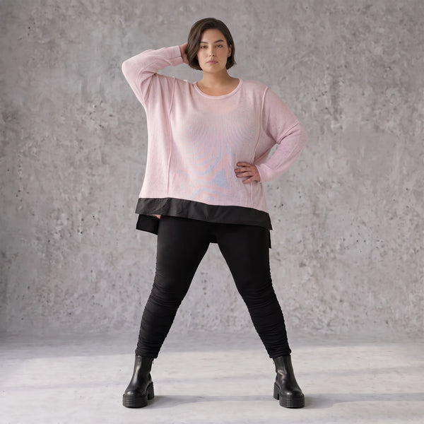 Altrosa Strickshirt mit Memorytaft Faltennaht seitlichen Schlitzen und langem Rückteil