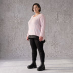 Altrosa Strickshirt mit Memorytaft Faltennaht seitlichen Schlitzen und langem Rückteil