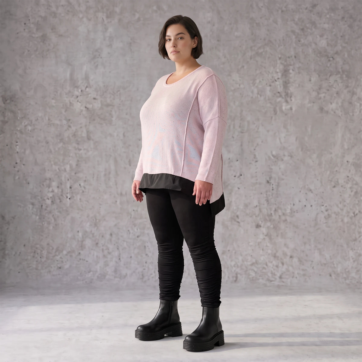 Altrosa Strickshirt mit Memorytaft Faltennaht seitlichen Schlitzen und langem Rückteil