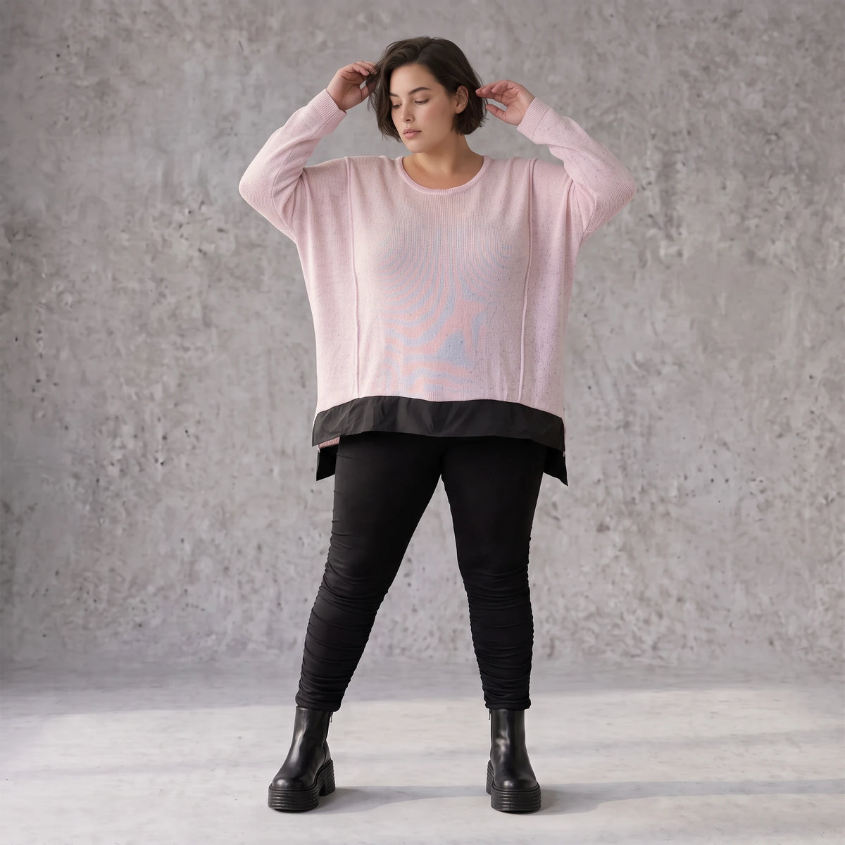 Altrosa Strickshirt mit Memorytaft Faltennaht seitlichen Schlitzen und langem Rückteil