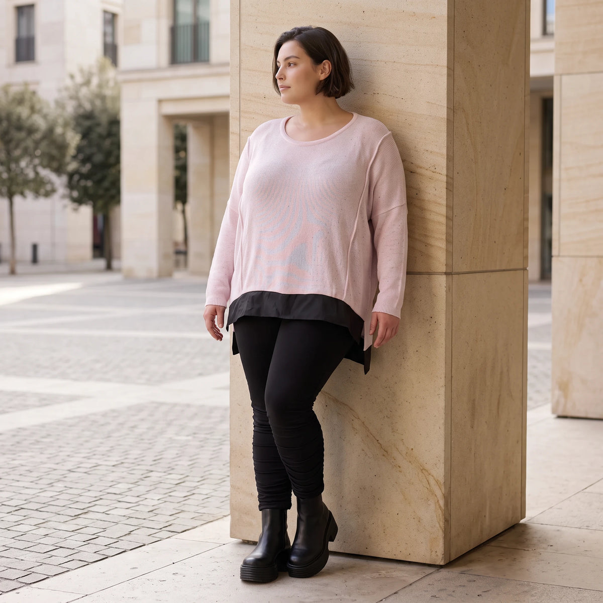 Altrosa Strickshirt mit Memorytaft Faltennaht seitlichen Schlitzen und langem Rückteil