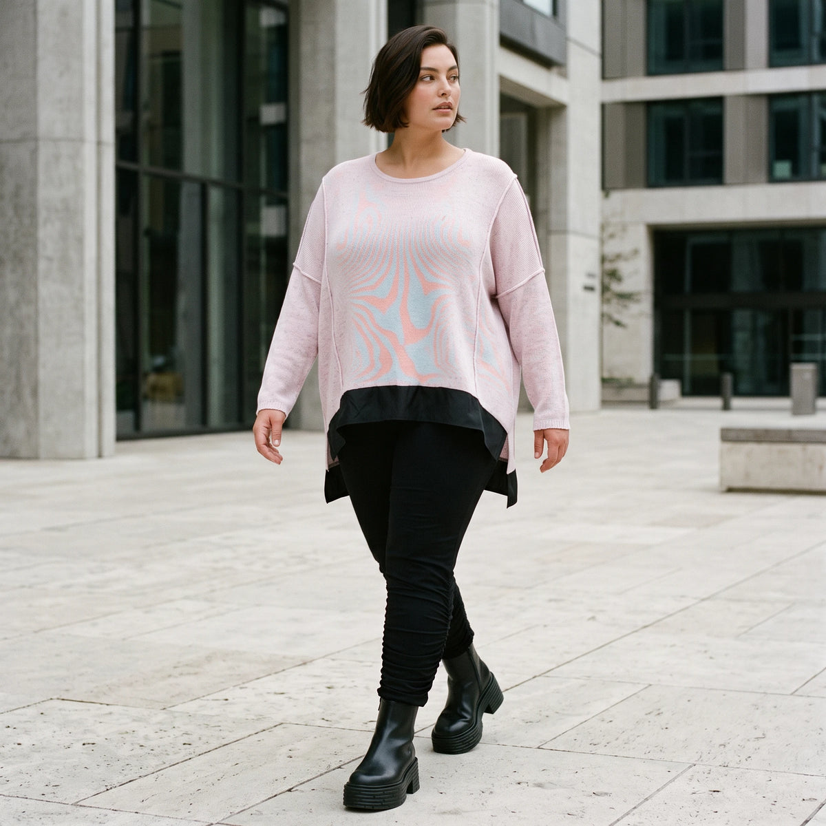 Altrosa Strickshirt mit Memorytaft Faltennaht seitlichen Schlitzen und langem Rückteil