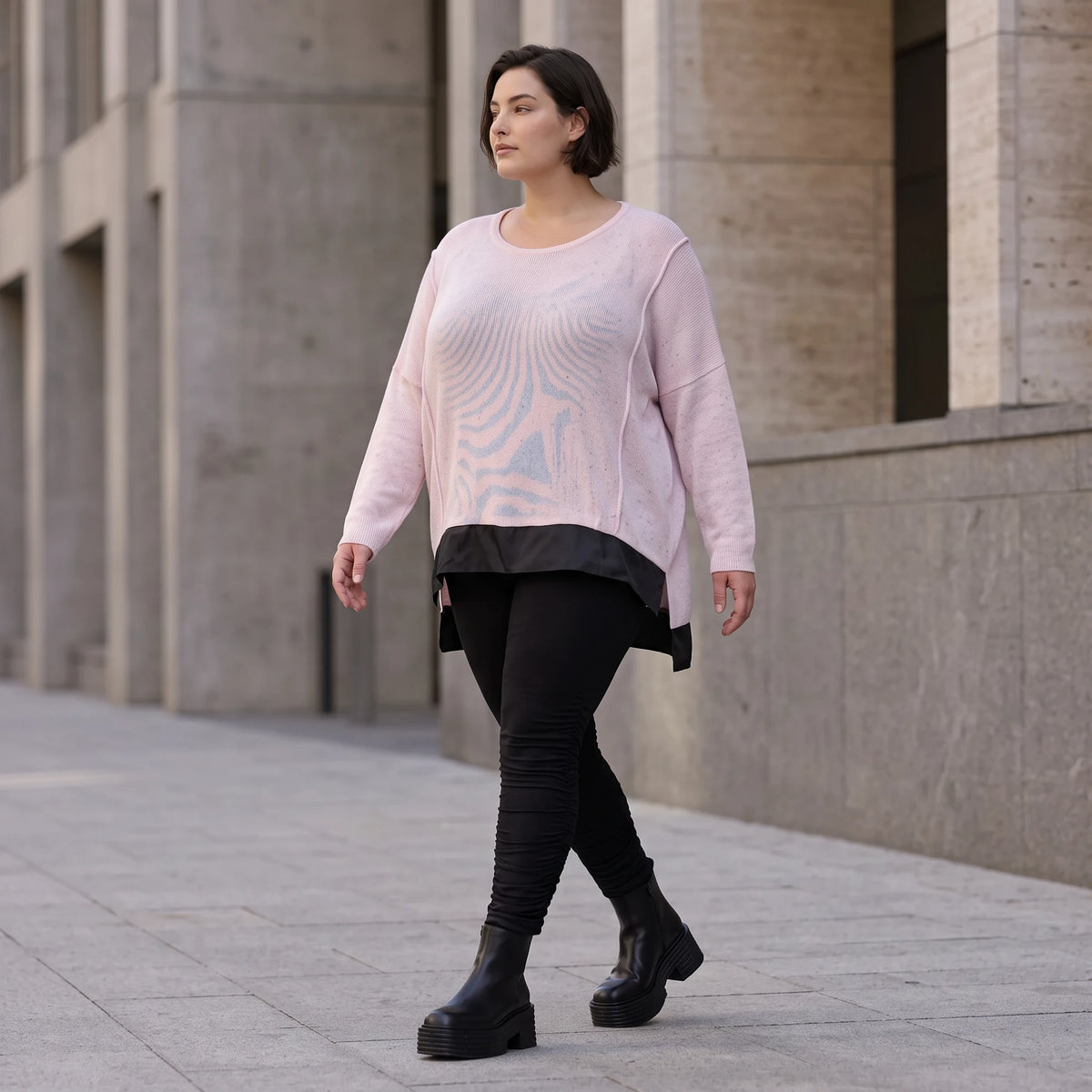 Altrosa Strickshirt mit Memorytaft Faltennaht seitlichen Schlitzen und langem Rückteil