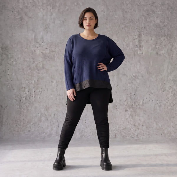 Wintershirt in Navy aus Strick mit Stretch Memorytaft Seitenschlitzen und Zipfelsaum