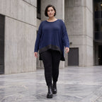 Wintershirt in Navy aus Strick mit Stretch Memorytaft Seitenschlitzen und Zipfelsaum