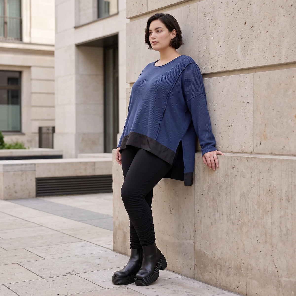 Wintershirt in Navy aus Strick mit Stretch Memorytaft Seitenschlitzen und Zipfelsaum