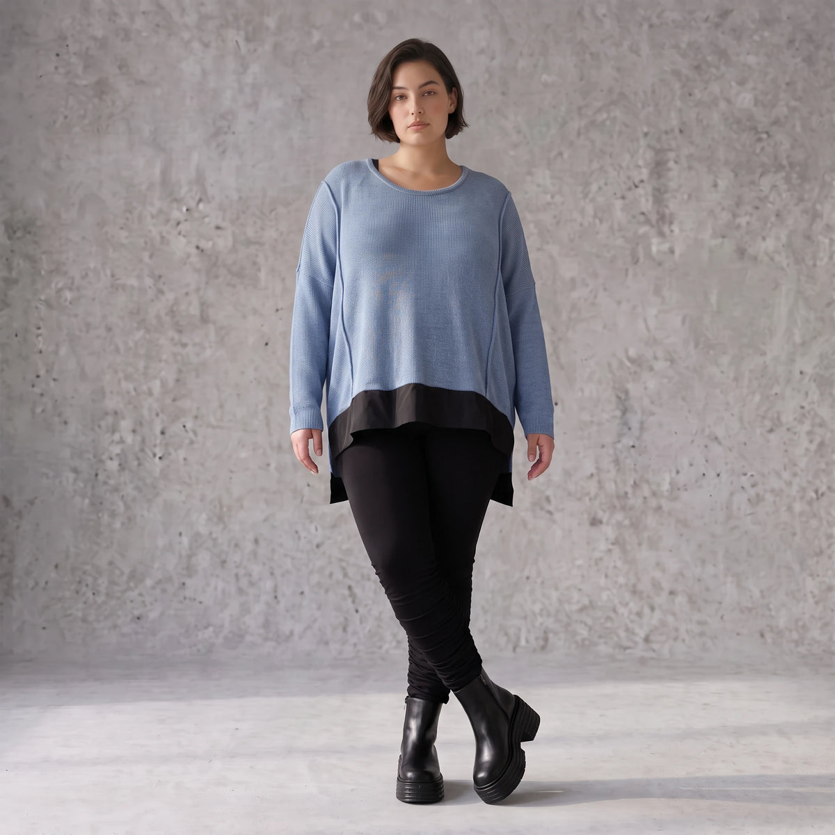Strickpullover aus Baumwolle weich und warm mit Vokuhila Schnitt und Seitenschlitzen