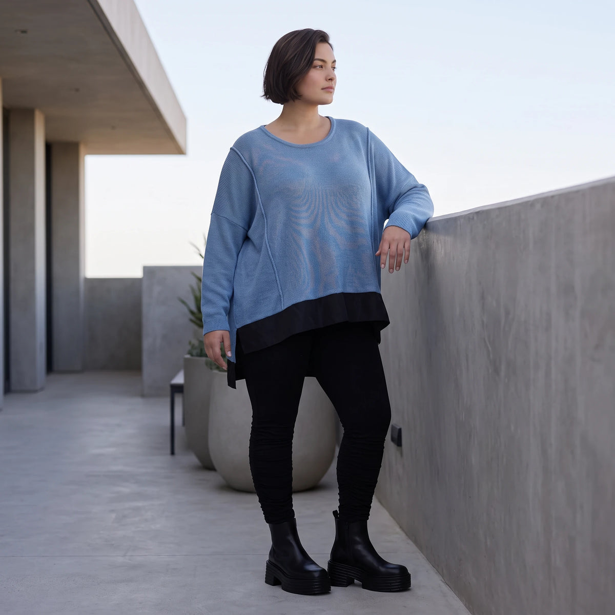 Strickpullover aus Baumwolle weich und warm mit Vokuhila Schnitt und Seitenschlitzen