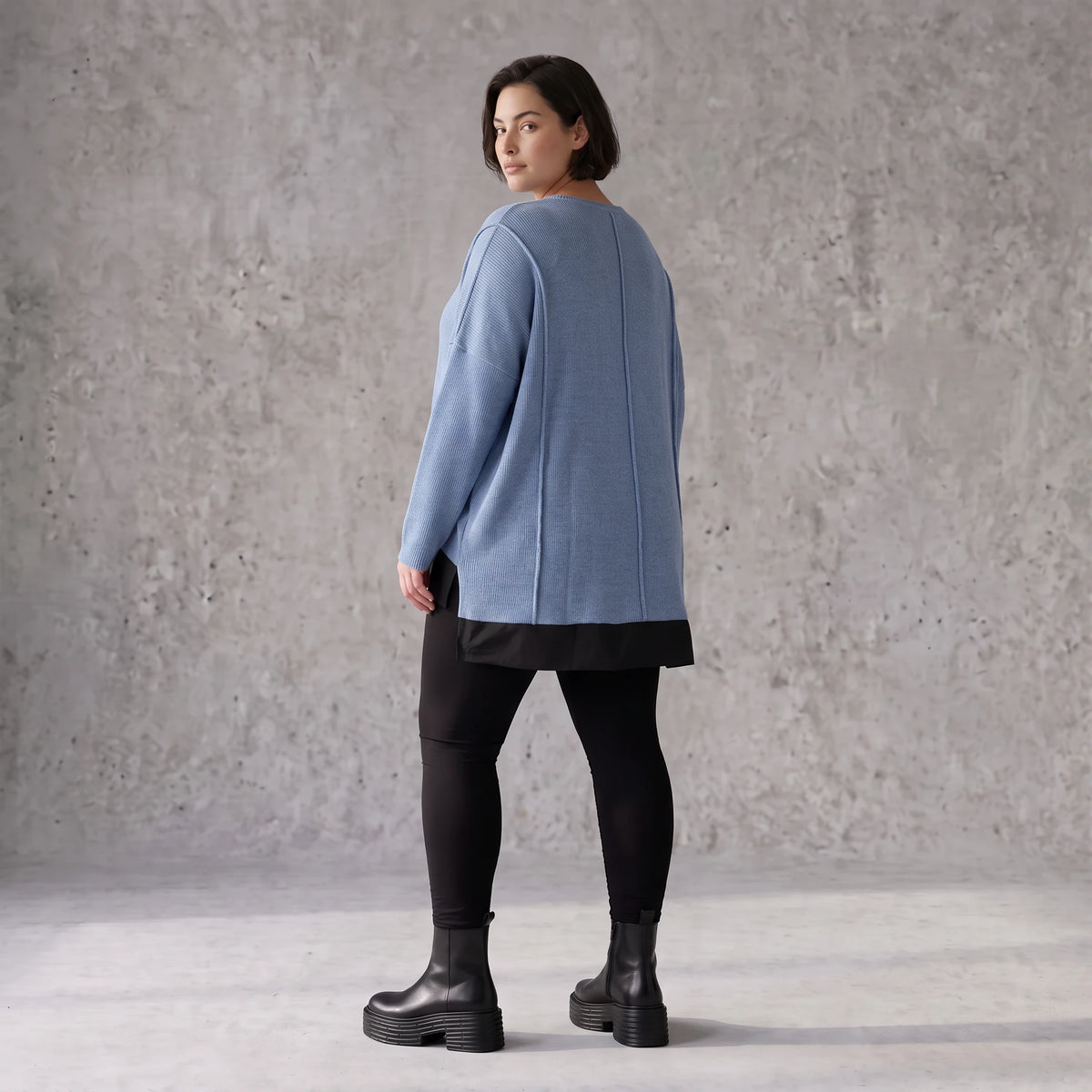 Strickpullover aus Baumwolle weich und warm mit Vokuhila Schnitt und Seitenschlitzen
