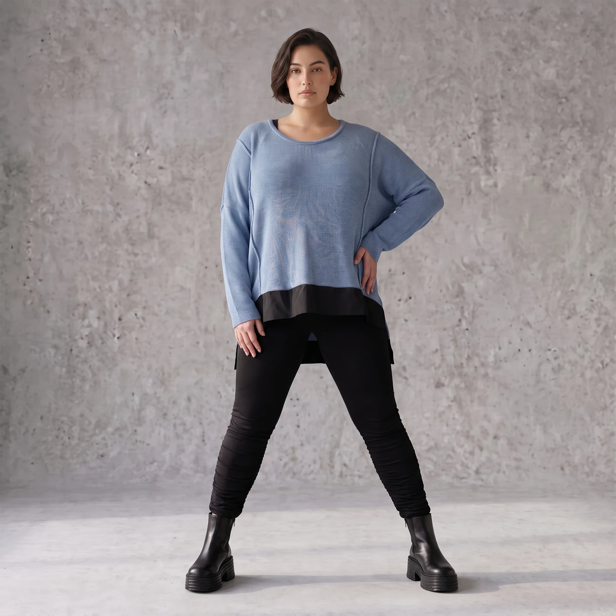 Strickpullover aus Baumwolle weich und warm mit Vokuhila Schnitt und Seitenschlitzen